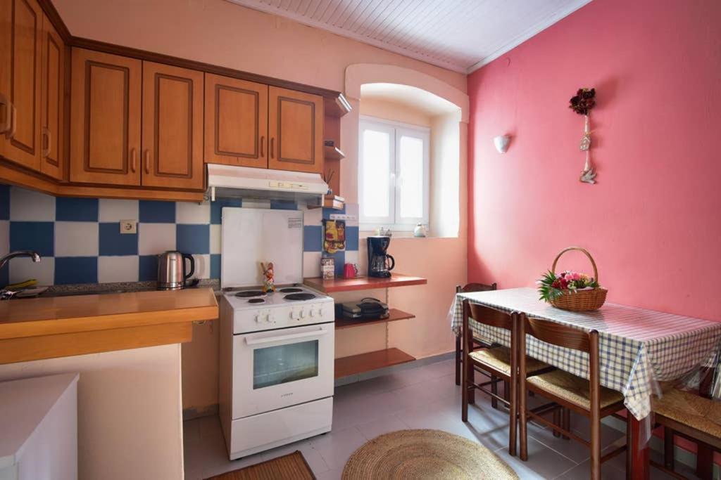Nafsikas Apartment - Ipsos Beach Екстериор снимка